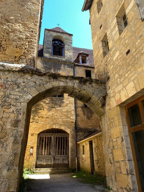 #aesthetic #france Ancient French Architecture, 1500s Aesthetic, 1600s Aesthetic, Castle Core, Old France, 1800s Aesthetic, Medieval France, France Aesthetic, Tutorials Drawing