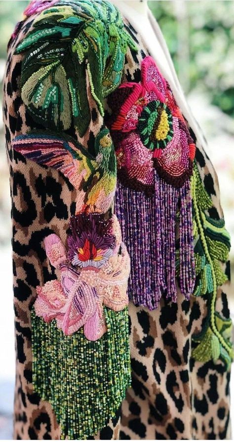 Ropa Upcycling, Couture Embroidery, Bead Embroidery Patterns, Handwork Embroidery Design, Embroidery Designs Fashion, Jean Vest, Embroidery Fashion, Embroidery Inspiration, Hand Embroidery Designs