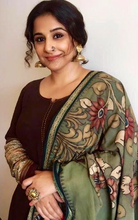 Kalamkari Kurta, Kalamkari Blouse Designs, Kalamkari Dresses, Kalamkari Designs, Kalamkari Blouse, Anarkali Dress Pattern, Simple Kurti Designs, Vidya Balan, Salwar Designs