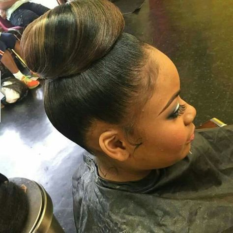 ️️️️️️️️️️️️️��️Pinterest: @jalissalyons Updo Cabello Natural, Black Hair Bun, Girls Updo, Long Weave Hairstyles, High Bun Hairstyles, Black Hair Updo Hairstyles, Natural Hair Bun Styles, Weave Ponytail Hairstyles, Sleek Ponytail Hairstyles