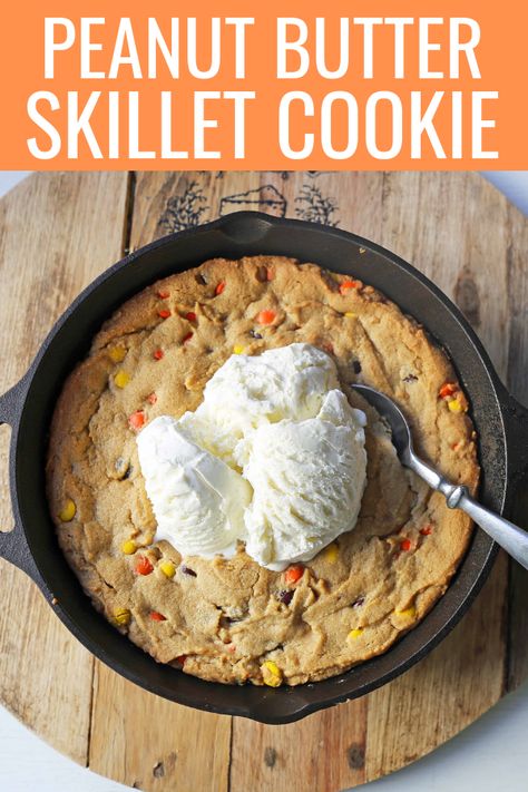 Reese’s Peanut Butter Skillet Cookie, Pizookie Recipe Easy, Peanut Butter Skillet Cookie, Cookie Homemade, Pizookie Recipe, Dessert Pizzas, Skillet Cookies, Skillet Desserts, Homemade Peanut Butter Cookies