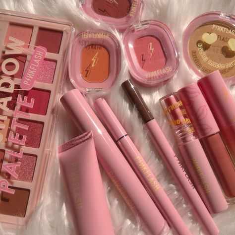 Alat Make Up Pemula, Peralatan Make Up, Foto Alat Make Up, Alat Make Up, Pink Cosmetics Aesthetic, Pink Aesthetic Makeup Products, Pink Flash Makeup, Lippies Collection, Pinkflash Makeup