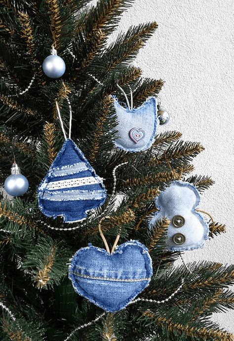 100 Denim Crafts for DIY Enthusiasts Denim Christmas Ornaments, Repurpose Jeans, Jean Projects, Denim Christmas, Small Diy Gifts, Sustainable Diy, Patchwork Christmas, Denim Scraps, Christmas Craft Ideas