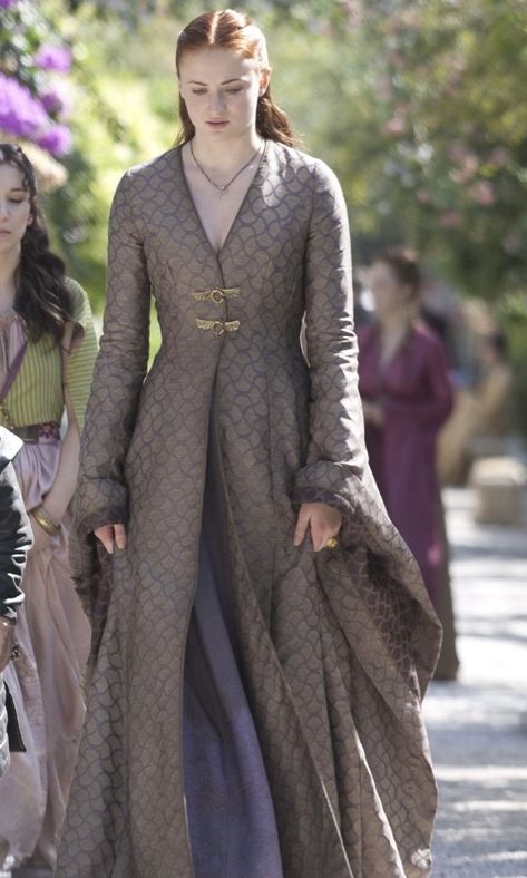 Sansa Stark Clothes, Sansa Stark Dress, Sansa Stark Costume, Michele Carragher, Game Of Thrones Outfits, Got Costumes, Old Fashion Dresses, Sansa Stark, Fantasy Gowns