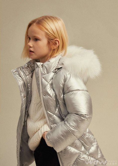 Metallic Puffer Jacket, Jacket Ootd, Boys Winter Clothes, Girls Winter Outfits, Kids Winter Fashion, Velvet Clothes, Mango Outlet, Style Inspiration Winter, Puffer Jacket Women