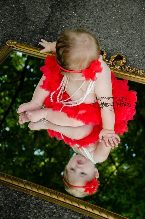 6 Month Photo Shoot, 6 Month Baby Picture Ideas, Aesthetic Coconut, Foto Newborn, Baby Fotografie, Valentine Picture, Baby Poses, Foto Baby, Foto Poses