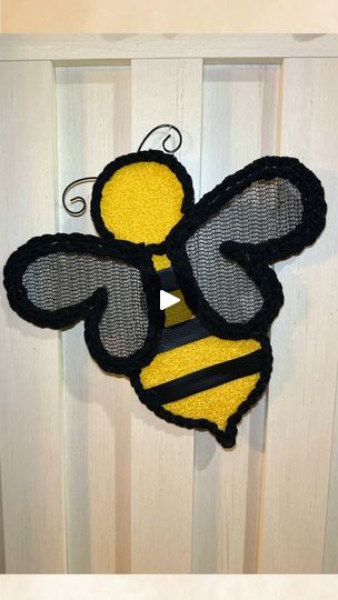 Diy Bee Wreath, Dollar Tree Bumble Bee Wreath, Wreath Diy Dollar Tree, Dollar Tree Toys, Bumblebee Wreath, Dollar Tree Candles, Flamingo Plant, Dollar Tree Flowers, Dollar Tree Vases