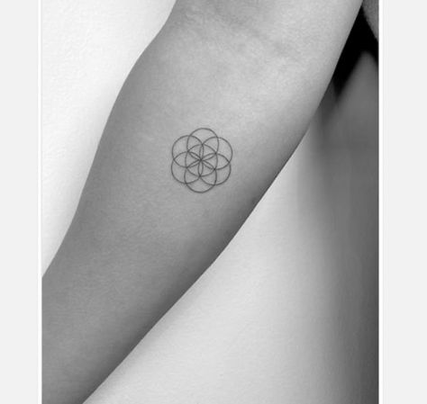 Fine Line Lace Tattoo, Woman Tattoo Placement, Women Tattoo Placement, Coldplay Tattoo, Fractal Tattoo, Tattoo Klein, Moving On Tattoos, Flower Of Life Tattoo, Sacred Tattoo