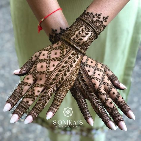 Mehendi Designs For Hands Back Side, Modern Simple Mehendi, Simple Mehendi Designs 2024 Back, Mehndi Designs 2024, Minimalist Bridal Mehndi Designs, Mehendi Designs For Hands Simple 2024, Minimalist Bridal Mehendi Designs, Beautiful Simple Mehndi Design, Short Mehndi Design