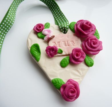 Kawaii Polymer Clay, Handmade Clay Jewelry, Craft Display, Clay Clay, Polymer Crafts, Polymer Clay Projects, Polymer Clay Creations, Polymer Clay Ideas, Mothers Day Crafts