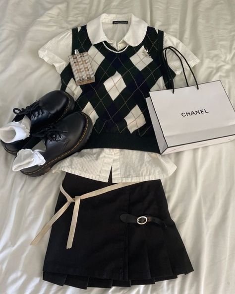 Instagram post by @luckydaygirl • Oct 19, 2021 at 2:19am UTC Argyle Outfit Ideas, Cute Outfits With Sweater Vest, Burberry Style Outfit, Chanel Outfit Winter, Argyle Sweater Aesthetic, Expensive Style Aesthetic, Old Chanel Outfit, Old Money Fits Aesthetic, Burberry Vest Outfit