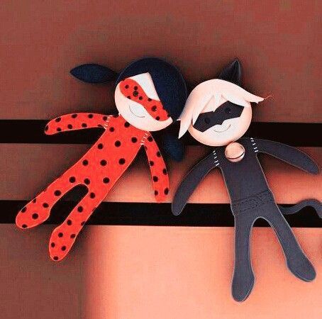 Marinette Sketchbook, Ladybug Crafts, Miraculous Ladybug Wallpaper, Ladybug Movie, Pokemon Plush, Floral Drawing, Miraculous Ladybug Movie, Easy Diy Gifts, Miraculous Ladybug Funny