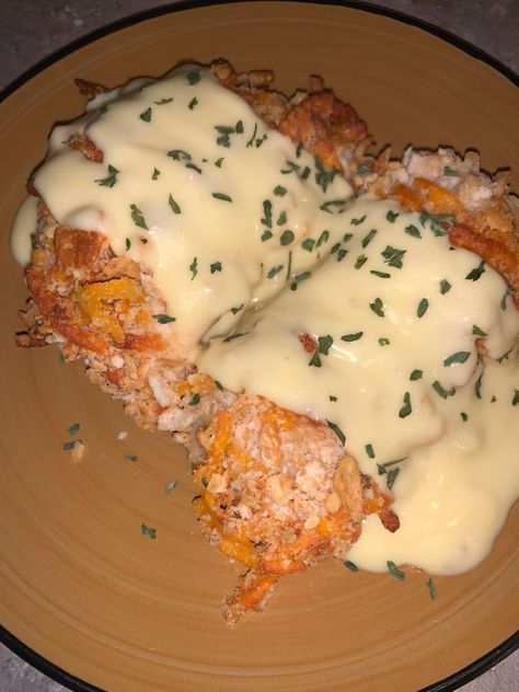 CRISPY CHEDDAR CHICKEN - Delish Grandma's Recipes Crispy Cheddar Chicken, Roasted Garlic Mashed Potatoes, Simple Dinners, Grandma's Recipes, Cheddar Chicken, Chicken Entrees, Small Food Processor, Chicken Meals, Garlic Mashed Potatoes