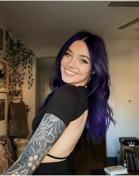 Aesthetic Hair Color, Claire Estabrook, Girl With Purple Hair, Dark Purple Hair, Tattoed Women, Hair Dye Colors, Hair Inspiration Color, Hair Inspo Color, Dream Hair