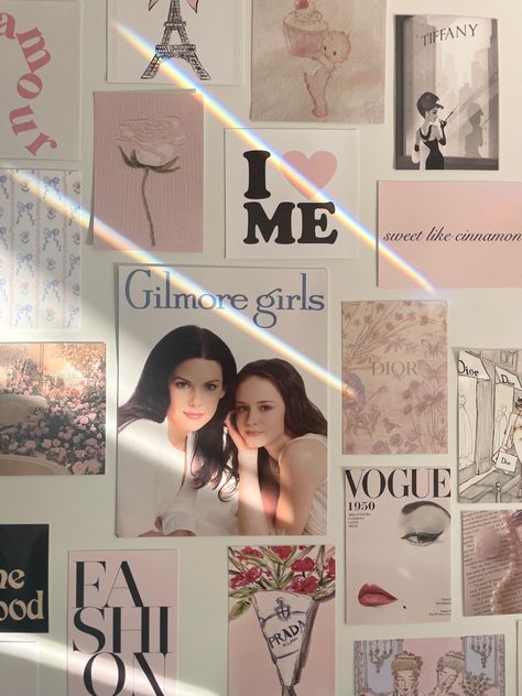 Coquette Photo Collage Wall, Room Ideas Aesthetic Photo Wall, Pink Wall Photos, Coquette Room Collage, Coquette Room Wall Collage, Coquette Wall Ideas, Coquette Photo Collage, Coquette Collage Aesthetic, Pink Gilmore Girls Aesthetic