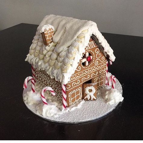 Homemade Gingerbread House, Gingerbread House Ideas, Gingerbread House Parties, Gingerbread House Designs, The Best Dessert, Christmas Dreaming, Gingerbread House Decorations, Cosy Christmas, Christmas Gingerbread House