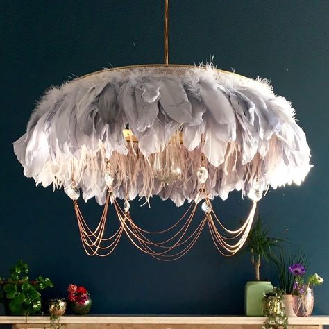 Feather Light Shade, Tac Mahal, Cool Chandeliers, Feather Chandelier, Feather Lamp, Dining Table Lighting, Contemporary Chandelier, Minimalist Room, Goose Feathers