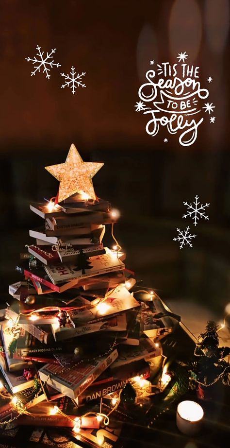 A Christmas tree for Book Lovers #christmastree #christmasdecor #christmasdecorations #booktree #books #booklovers Christmas Book Wallpaper, Bookish Iphone Wallpaper, Christmas Book Aesthetic, Reading Aesthetic Wallpaper, Crafts Witchy, Craft Design Ideas, Book Christmas Tree, Template Images, Christmas Tree Wallpaper