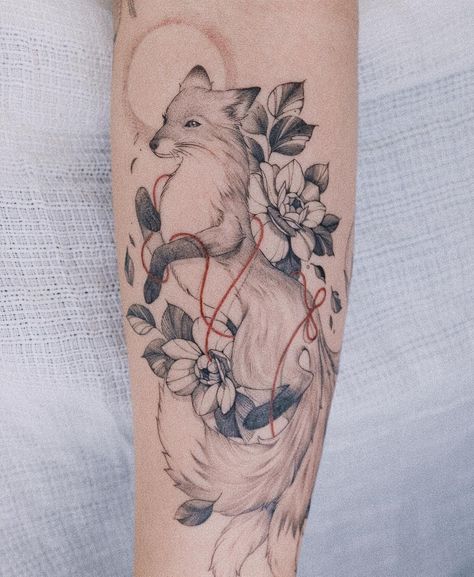 Fox Tattoo Sketch, Small Fox Tattoo, Red Fox Tattoos, Thigh Piece Tattoos, Fox Tattoos, Fox Tattoo Design, Fineline Tattoo, Shoulder Arm Tattoos, Sun Tattoos