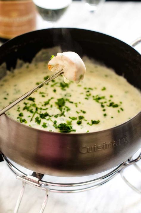 Goat Cheese & Gruyere Fondue - Wendy Polisi Valentines Fondue, Party Food Main Dish, Goat Cheese Fondue, Gruyere Fondue, Gouda Fondue, Blue Cheese Fondue, Cheese Fondue Recipes, Cheese Gruyere, Melting Pot Recipes