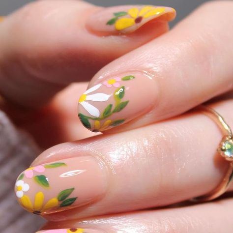 Hand Painted Flowers On Nails, French Tip White, Snowing Outside, Holo Taco, Sunflower Nails, Easter Nail Art, Subtle Nails, Flower Nail Designs, French Nail Designs