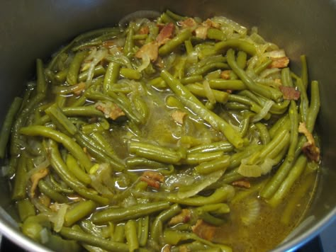 How to Cook Fresh Green Beans.  Paula Deen's Delicious Recipe Texas Roadhouse Green Beans, Cook Fresh Green Beans, Best Green Beans, Fresh Green Bean Recipes, Delicious Green Beans, Cooking Fresh Green Beans, The Best Green Beans, Soup Appetizers, Paula Deen Recipes