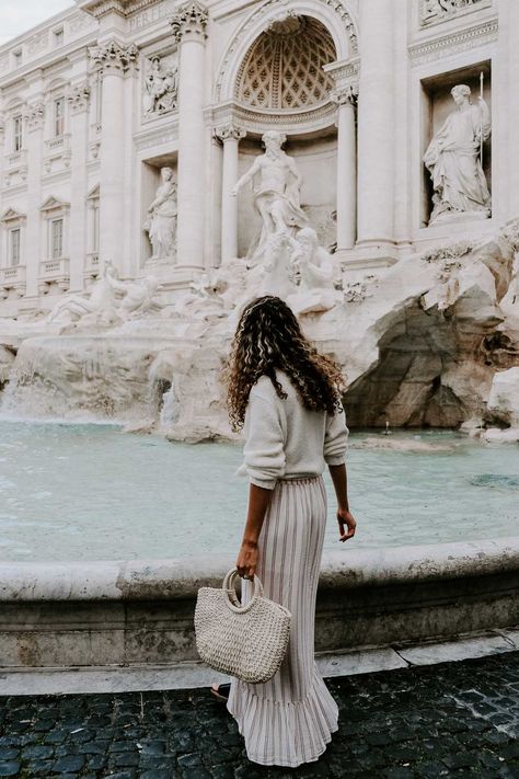 Some people avoid the big spots, but you could be missing out on a cool experience. Use these tips on how to get the most out of Rome and the iconic places! #trevifountain #romephotography #europe #italy #travelphotography Italy Photoshoot Outfit, Rome Autumn Outfit, Rome Style Spring, Outfits For Rome In May, Rome Fashion Spring, Rome In November Outfits, Italy November Outfits, Rome Italy Outfits Fall, Milan Outfits Spring