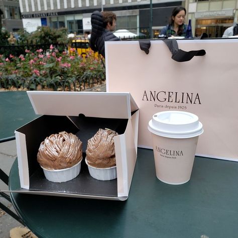 Angelina Cafe, Minuman Starbucks, Boutique Patisserie, Angelina Paris, Bakery Packaging Design, Gourmet Hot Chocolate, Bakery Packaging, Coffee Shop Design, Pastry Shop