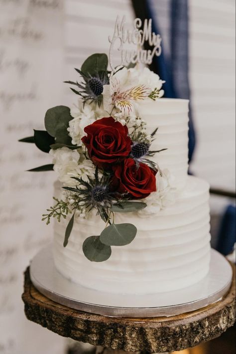 Simple 2 Tier Wedding Cake, 2 Tier Wedding Cake, Red Velvet Wedding Cake, 2 Tier Wedding Cakes, Burgundy Wedding Cake, Christmas Wedding Inspiration, Christmas Wedding Cakes, Wedding Cakes Elegant, 3 Tier Wedding Cakes