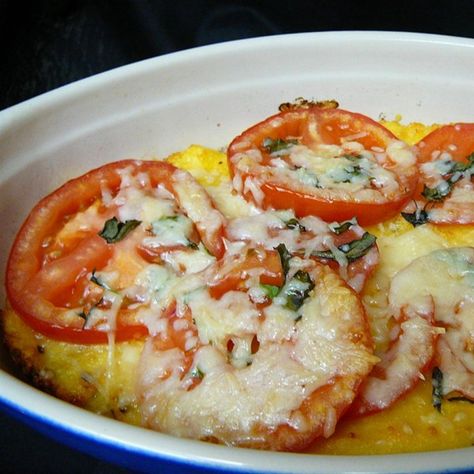 Baked Polenta with Fresh Tomatoes and Parmesan I "This was a really delicious recipe. The first time I've ever made Polenta and it was easy and delicious!" Tomatoes And Cheese, Baked Polenta, Fresh Tomato Recipes, Polenta Recipes, Parmesan Recipe, Parmesan Recipes, Idee Pasto Sano, Cereal Recipes, Tomato Recipes