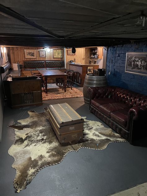 Party Garage Ideas Man Cave, Garage Turned Into Bar, Garage Mancave Ideas On A Budget, Garage Lounge Ideas Man Cave, Barndominium Man Cave, Garage Pub Ideas, Pub Inspired Basement, Pub Conversion To House, Garage Speakeasy