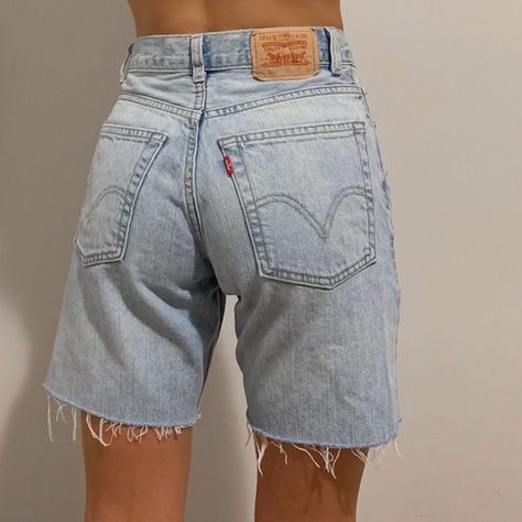 Denim Bermuda Shorts Outfit, Bermuda Shorts Outfit, Vintage Levi Shorts, Denim Shorts Outfit, Levi Shorts, Mode Inspiration, Vintage Jeans, Vintage Denim, Jeans Shorts