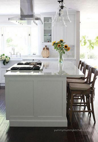 kitchen island | Marina Delio | Flickr #islandkitchen Kitchen Island With Cooktop, Island With Stove, Kitchen Island With Stove, Island Cooktop, Unique Kitchen Design, Kitchen Peninsula, White Marble Kitchen, Interior Boho, Kabinet Dapur