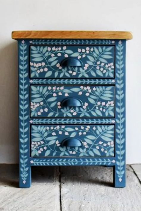 Decal Furniture Ideas, Hand Painted Cabinet Ideas, Folk Art Furniture Painting Ideas, Painted Wood Furniture Ideas, Painting Ideas Furniture, Scandinavian Painted Furniture, Painting Dresser Ideas, Painted Dresser Ideas Boho, Shelf Painting Ideas