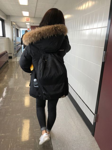 Black Parka Jacket Outfit, Parka Aesthetic, Black Parka Outfit, Parka Jacket Outfit, Parka Outfit, Black Parka Jacket, Black Parka, Fur Parka, Jacket Outfit