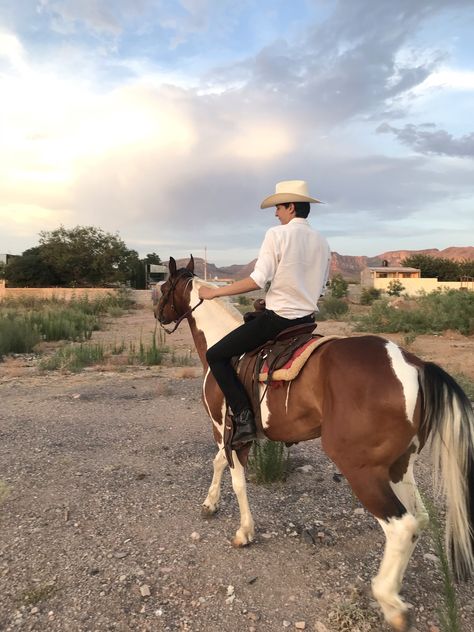 Narcos Outfit Woman, Cowboy Outfit For Men, Cowboy Love, Cowboy Aesthetic, Mexican Men, Western Shoes, Cowboy Girl, Boy Best Friend