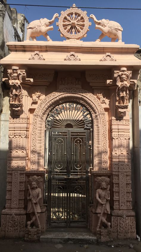 Temple Entrance Gate Design, Temple Gate Design, Stone Elevation, Royal Entrance, House Front Gate, Arch Gate, Jagannath Temple, Indian Temple Architecture, Art Deco Artwork