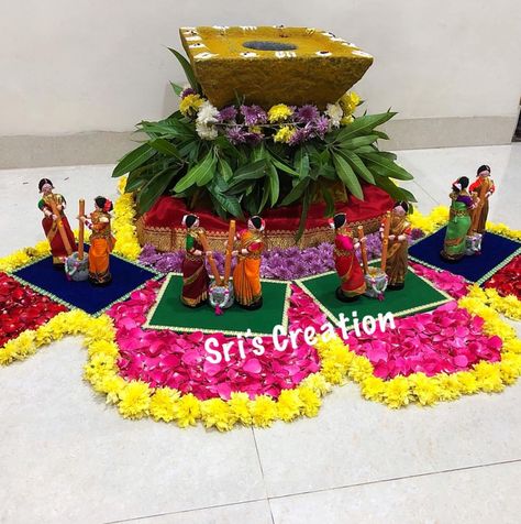 Rolu Rokali Decoration Ideas, Pasupu Danchadam Decoration, Pasupu Kottadam Decoration, Pellikuthuru Decor, Leaf Decor Wedding, Stone Mortar, Indian Wedding Flowers, Home Flower Decor, Wedding Sign Decor