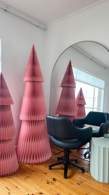 NEUE BLVD on Instagram: "Install day ✨ for @instylehairpl 📷 Pink honeycomb Christmas tree in size 150cm and 210cm #honeycomb #honeycombchristmastree #modenchristmas #modernchristmastree #modernchristmasdecor #pinkchristmastree #modernaesthetic #installation #hairsalon #hairsalondesign #fyp #foryoupage #explore #explorepage #timelapse #tutorial" Styrofoam Christmas Tree Ideas, Honeycomb Christmas Tree, Diy Honeycomb, Christmas Marketing, Cardboard Christmas Tree, Big Christmas Tree, Honey Diy, Pink Xmas, Modern Christmas Tree