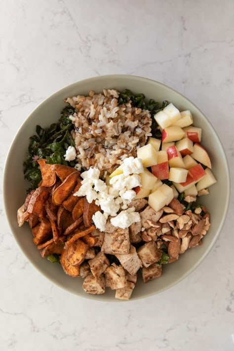 Sweetgreen harvest bowl Sweetgreen Recipe, Harvest Bowl Recipe, The Palatable Life, Palatable Life, Harvest Bowl, Butternut Squash Kale, Goat Cheese Stuffed Chicken, Cooking Wild Rice, Harvest Salad