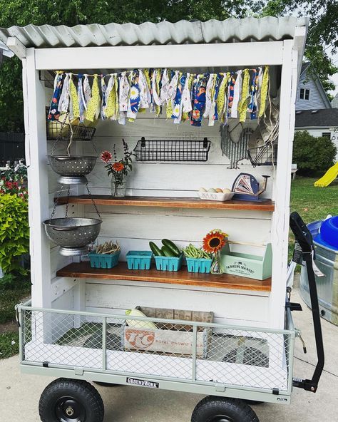 Produce stand built on a Tractor Supply Garden cart so it can be hauled! Mobile Produce Stand, How To Build A Roadside Stand, Farm Stand Decor, Diy Vegetable Stand, Produce Stand On Wheels, Veggie Stand Ideas, Diy Farmstand On Wheels, Small Produce Stand, Portable Farm Stand