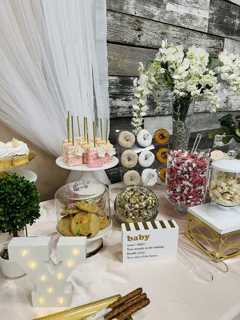 Baby in bloom | CatchMyParty.com Baby In Bloom Shower Ideas Table Decor, Baby In Bloom Dessert Table, Baby In Bloom Shower Ideas, Baby Shower Baby In Bloom, Baby Shower Table Set Up, Baby In Bloom, Baby Shower Party Ideas, Shower Party Ideas, Bloom Baby