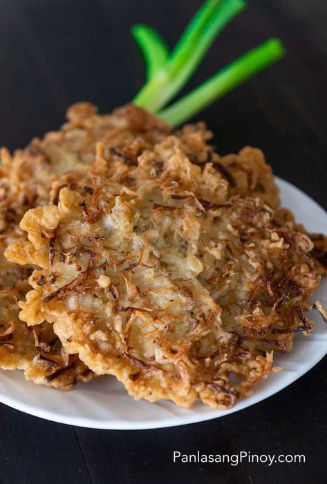 a type of Filipino fish fritter with mung bean sprouts Ukoy Recipe, Fish Recipe Filipino, Filipino Appetizers, Spicy Vinegar, Panlasang Pinoy Recipe, Bean Sprout Recipes, Fish Varieties, Cooking Seafood, Fritter Recipes