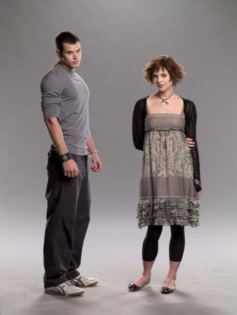 Twilight Inspired Outfits, Emmett Twilight, Alice Cullen Outfits, Remi Malek, Cullen Family, Emmett Cullen, Alice Twilight, Corset Top Outfit, Twilight Saga Series