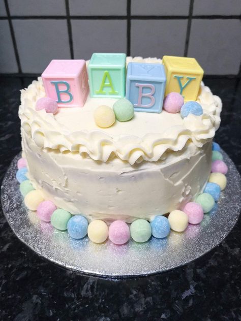 Small Gender Reveal Cake, Baby Shower Cakes Neutral, Baby Shower Decorations Neutral, Gender Reveal Cake, Fake Bake, Baby Shower Activities, Novelty Cakes, Reveal Parties, Gender Reveal Party