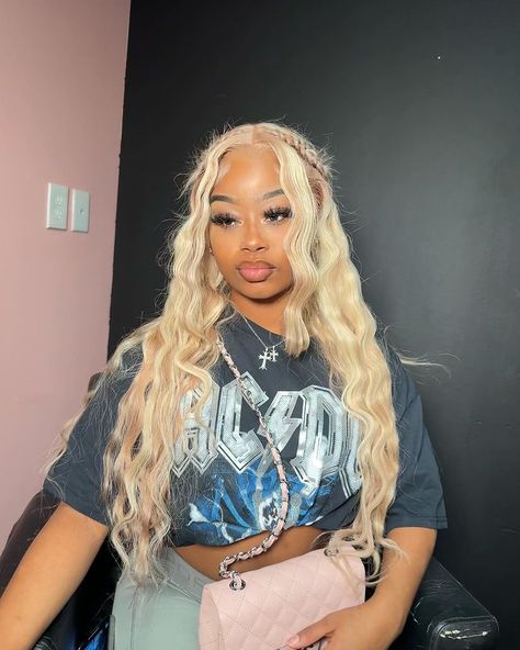 @ trinnjusglo Blonde Hair Outfit Ideas, Birthday Hair Black Women, Blonde Prom Hair, Cutesy Hairstyles, Vacay Hairstyles, Side Shaved Hair, Blonde Side Part, Blonde Hair Outfits, Side Shaved