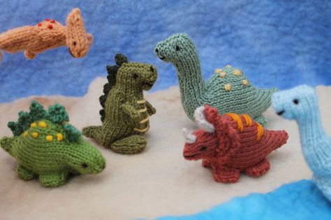 Knitted dinosaurs Knitted Dinosaur Pattern Free, Crochet Dinosaur Pattern Free, Dinosaur Patterns, Crochet Dinosaur Patterns, Colorful Dinosaur, Knitted Toys Free Patterns, Animal Knitting Patterns, Crochet Dinosaur, Knitting Patterns Toys