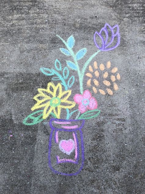 Chalk Doodles Sidewalk, Drawing With Chalk On Paper, Chalk Flowers Sidewalk, Chalk Drawing Inspiration, Easy Chalk Art Sidewalk, Side Wall Chalk Ideas, Side Walk Chalk Ideas Easy, Easter Sidewalk Chalk Art, Chalk Art Flowers