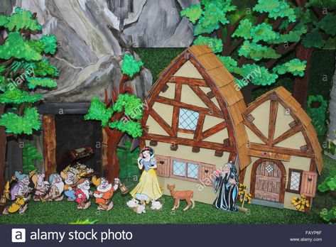 Download this stock image: Model Snow White Seven Dwarves House - FAYP6F from Alamy's library of millions of high resolution stock photos, illustrations and vectors. Cutout Art, Snow White Seven Dwarfs, Paper Cutout Art, Image Model, Trunk Or Treat, Seven Dwarfs, Diy Cardboard, Paper Cutout, Forest Animals