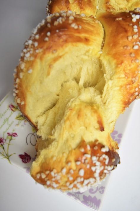 Brioche tressée à la mie filante - brioche extra moelleuse Brioche Recipe, Brioche Bread, Cooking Homemade, Cooking Chef, Chiffon Cake, Cooking Recipe, Bakery Bread, Bread Dough, Beignets